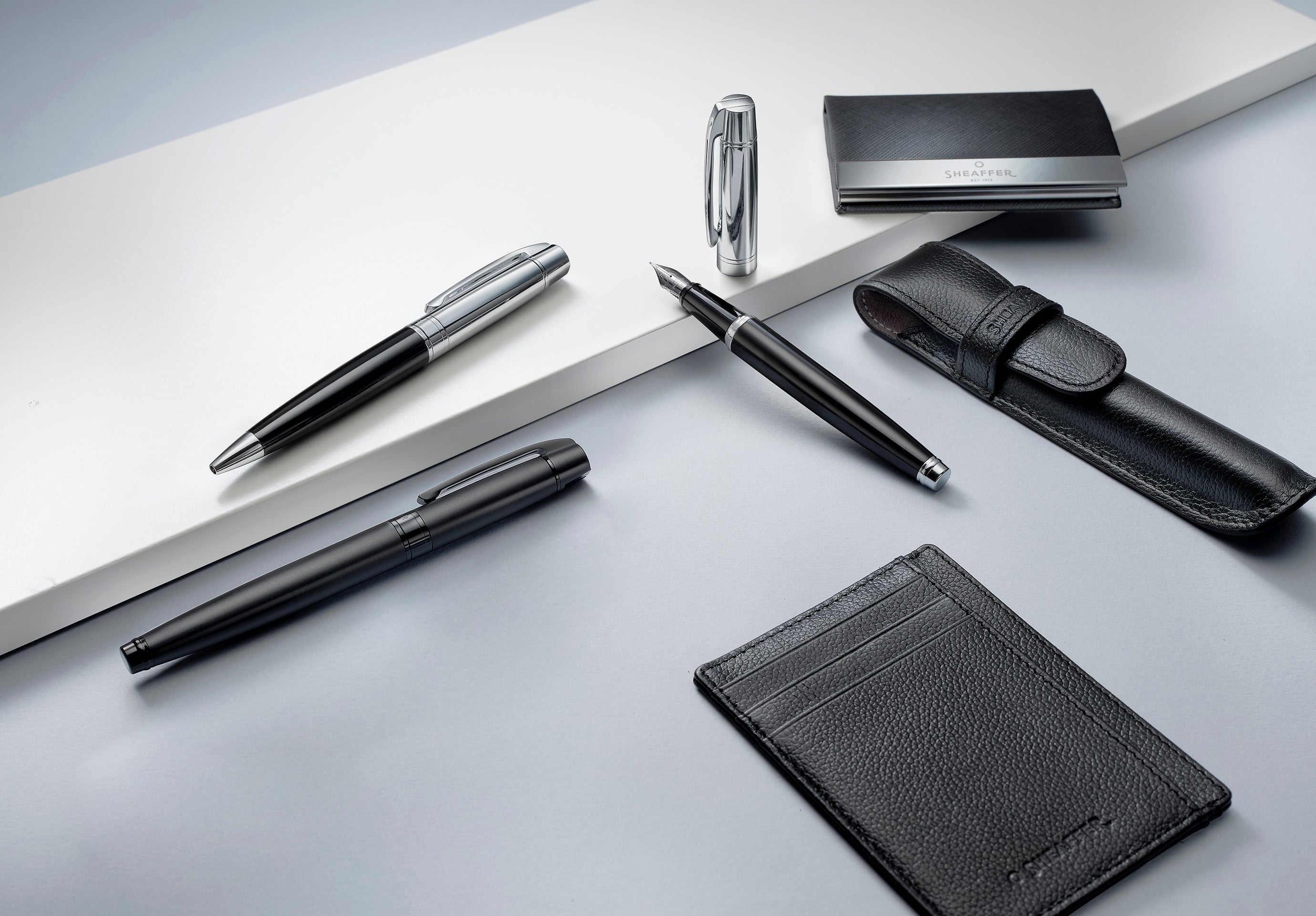 Sheaffer 300 Mat sort med polerede sorte detaljer