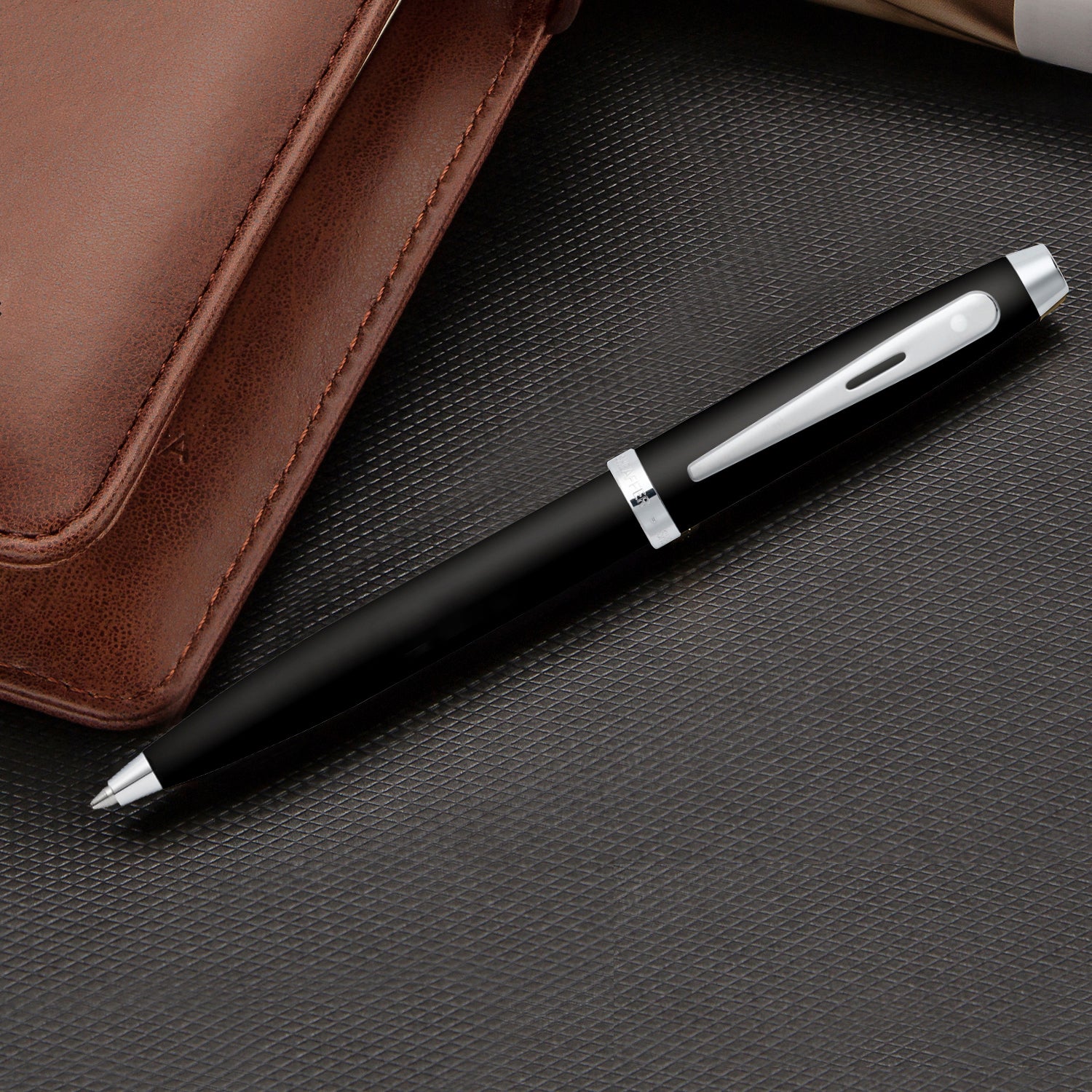 Sheaffer 100 Mat sort med kromdetaljer