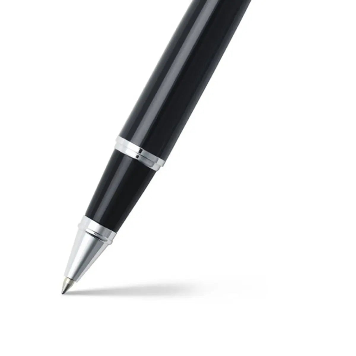 Sheaffer 300 Glossy sort og krom med kromdetaljer